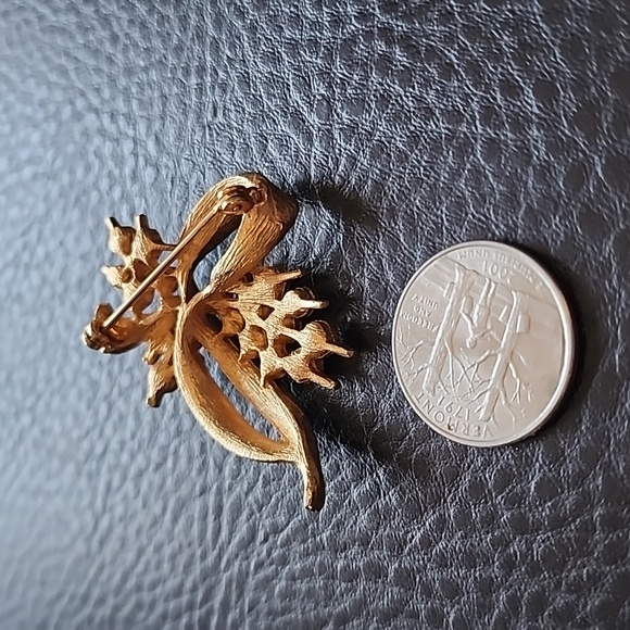 VTG Gold and Red Floral Brooch - Picture 8 of 8